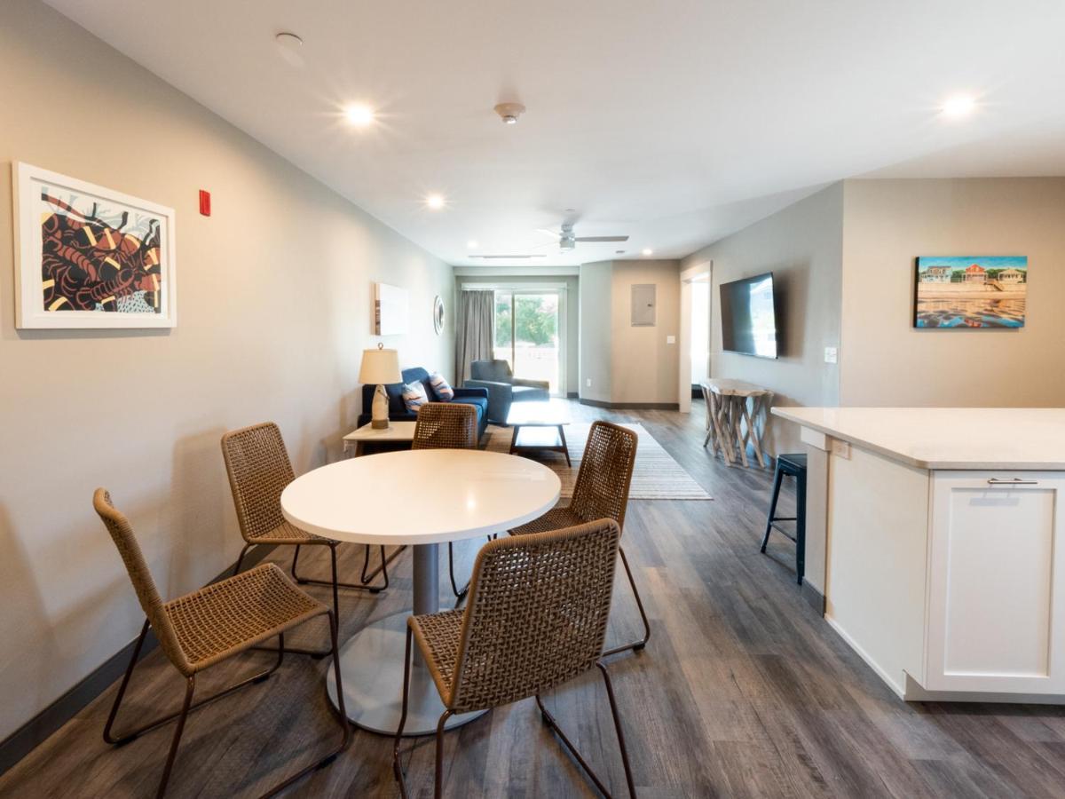 Long Beach Suites Gloucester Buitenkant foto