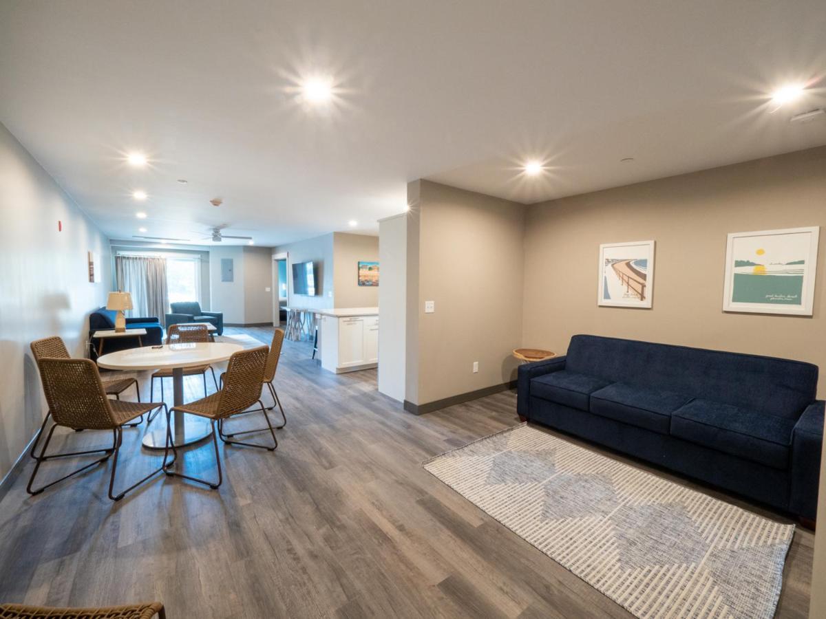 Long Beach Suites Gloucester Buitenkant foto