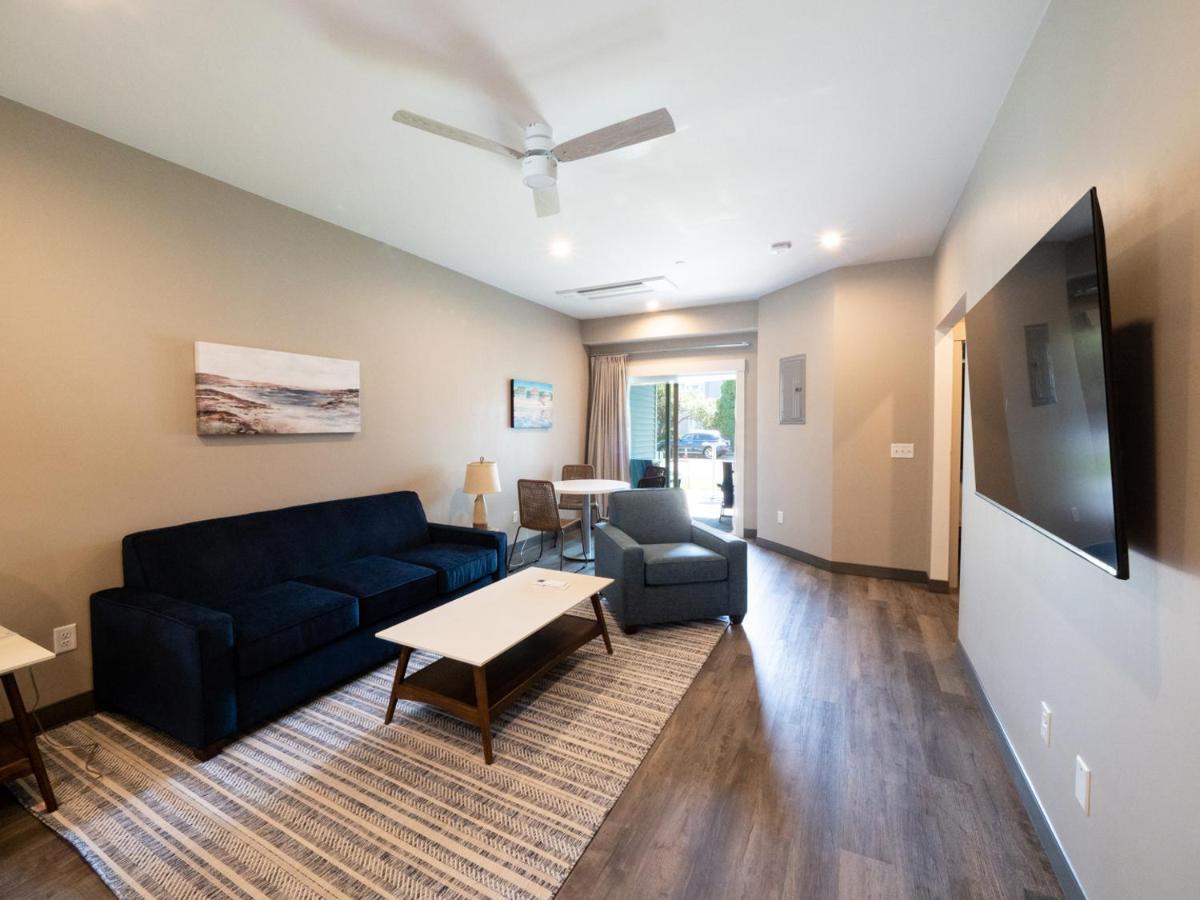 Long Beach Suites Gloucester Buitenkant foto